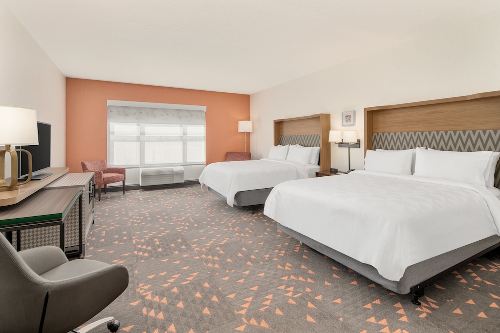Queen Room with Two Queen Beds - Hearing Accessible