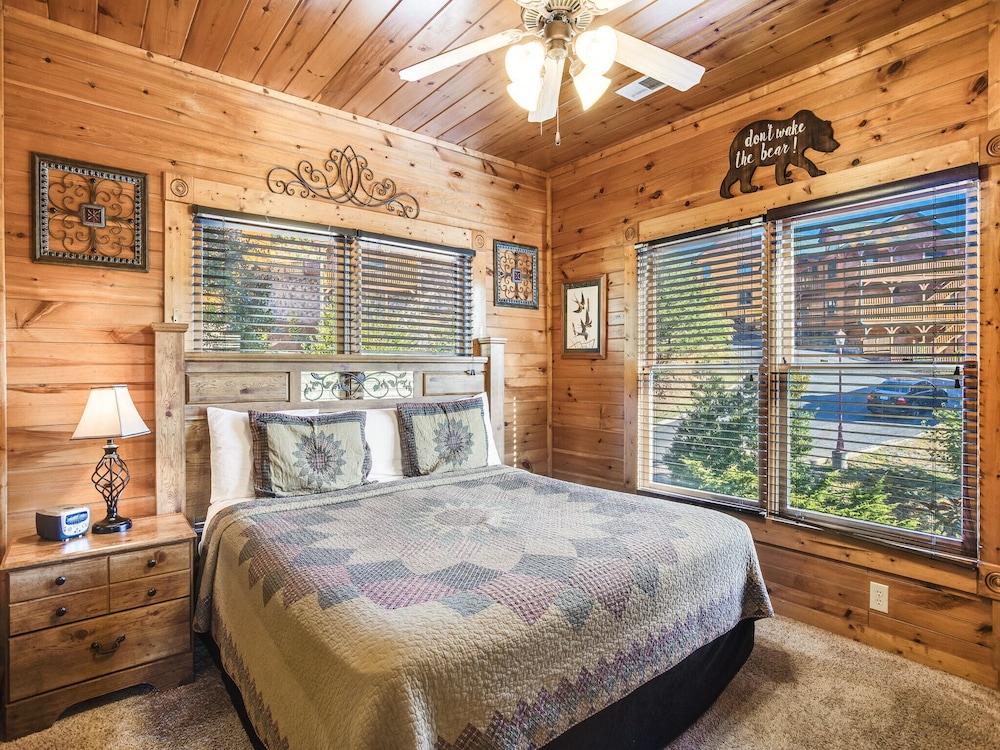 Studio (2 Bedrooms)