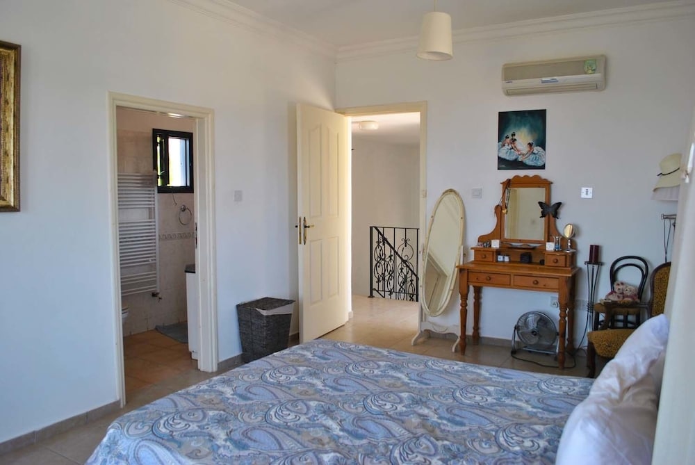 Villa photo 2