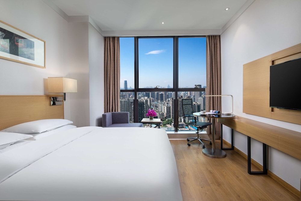 Business Room, 1 King Bed, Non Smoking photo 2