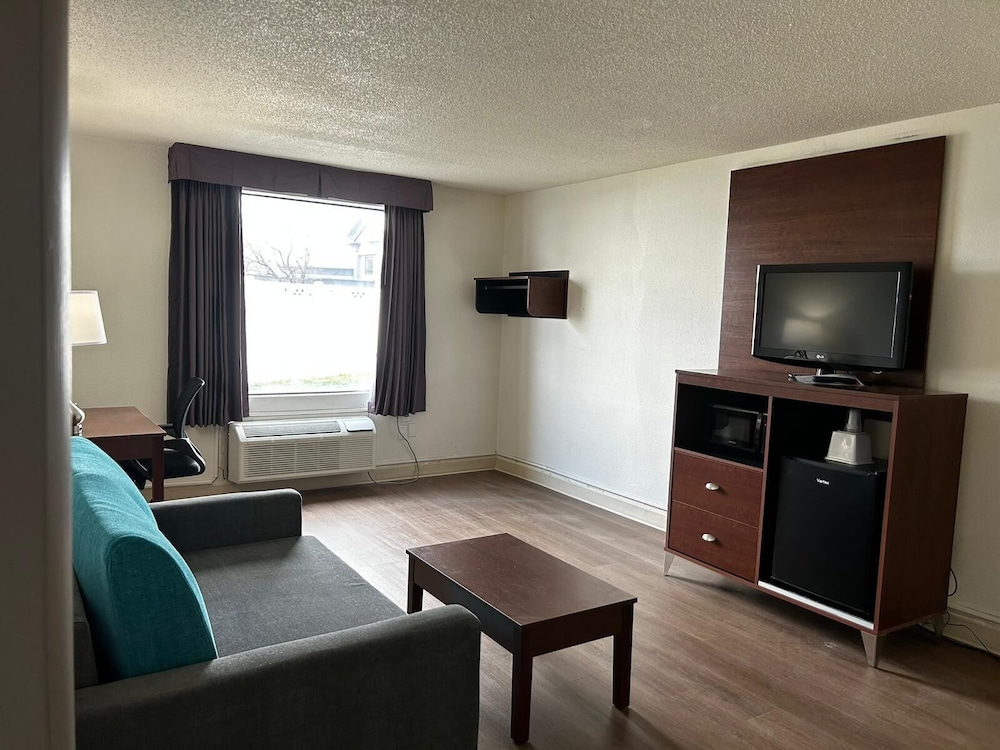 Suite, Multiple Beds, Non Smoking - Photo 1