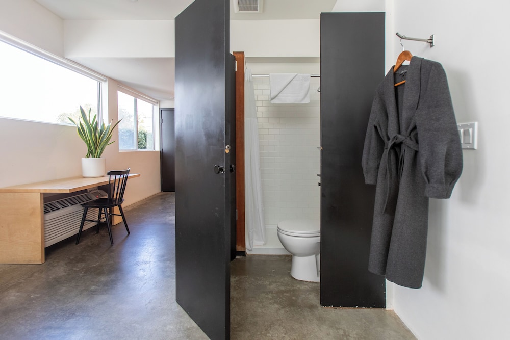 Standard Studio - Photo 19