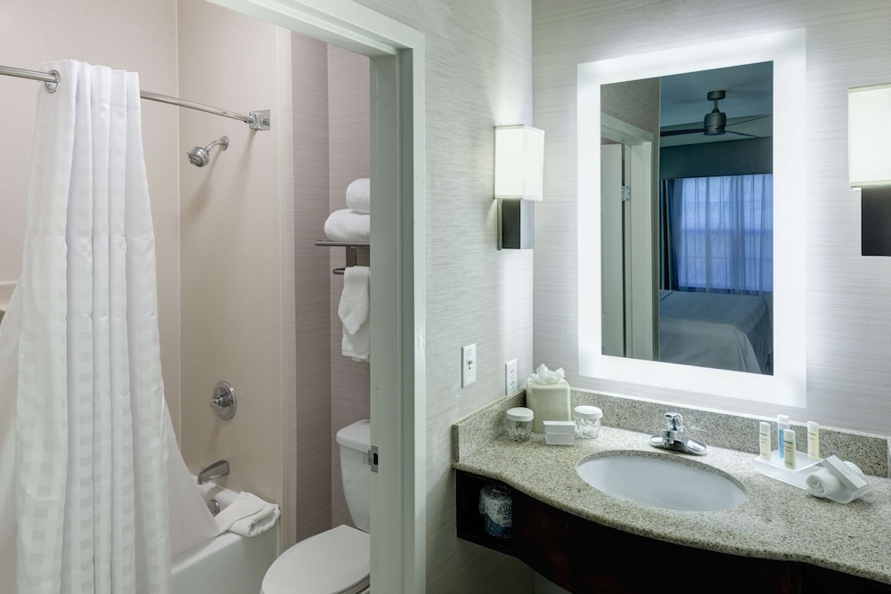 Suite, Accessible, Bathtub - Photo 10