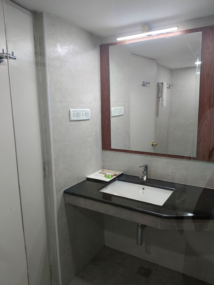 Deluxe Room, 1 Bedroom photo 2