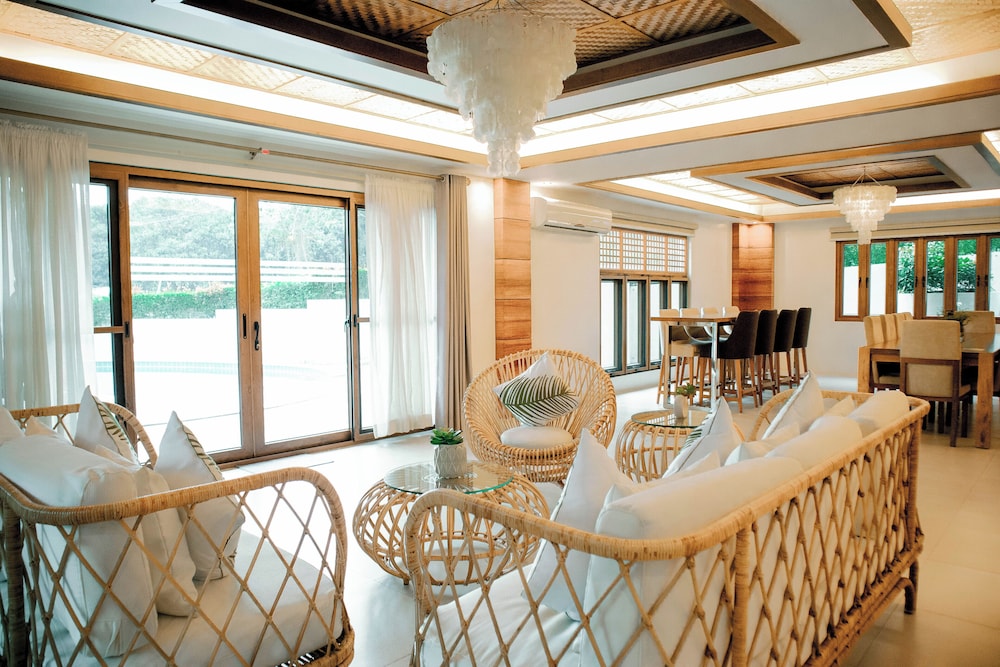 Grand Villa