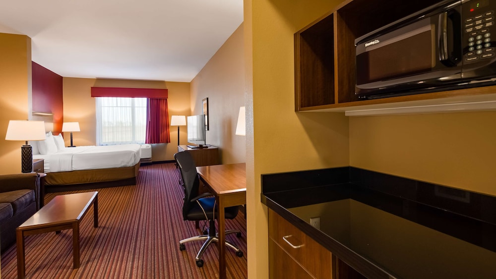 Suite, 1 King Bed, Non Smoking, Refrigerator & Microwave (Shower Only;with Sofabed) photo 2