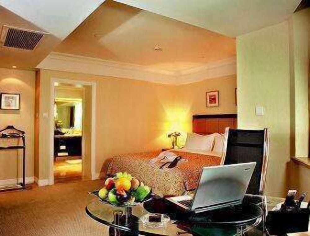 Deluxe King Suite
