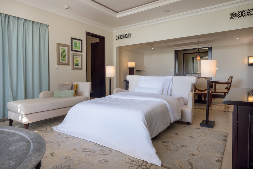 Suite, 1 King Bed with Sofa bed, Beachfront photo 2