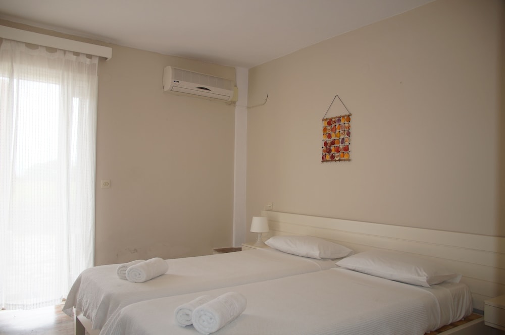 Standard Apartment, 3 Twin Beds (1 bedroom Apartment, Garden View)