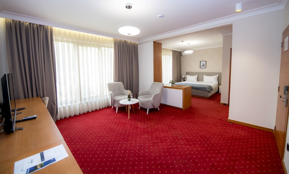 Deluxe Suite, 1 King Bed, Accessible, Non Smoking photo 1