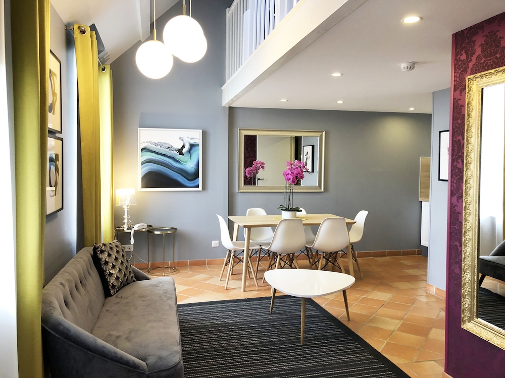 Large suite Duplex - Photo 11