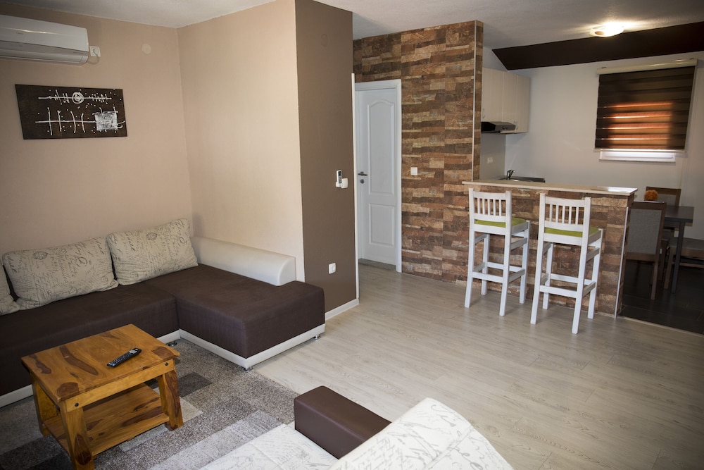 Deluxe Apartment, 2 Bedrooms, Kitchen, Courtyard View photo 3