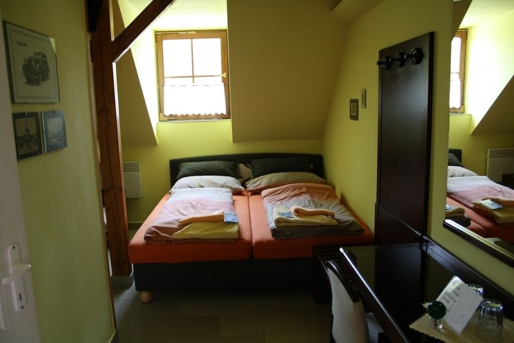 Classic Double Room, 1 Queen Bed (Pavlac 6) photo 1