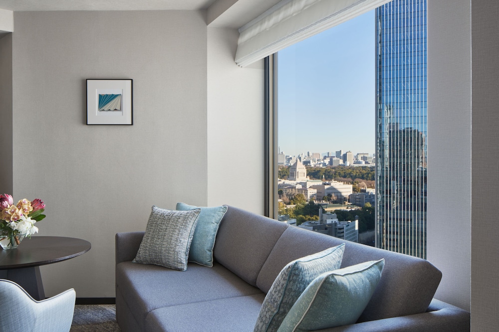 Suite, 1 King Bed, Club Lounge Access (Mizu) thumbnail 5