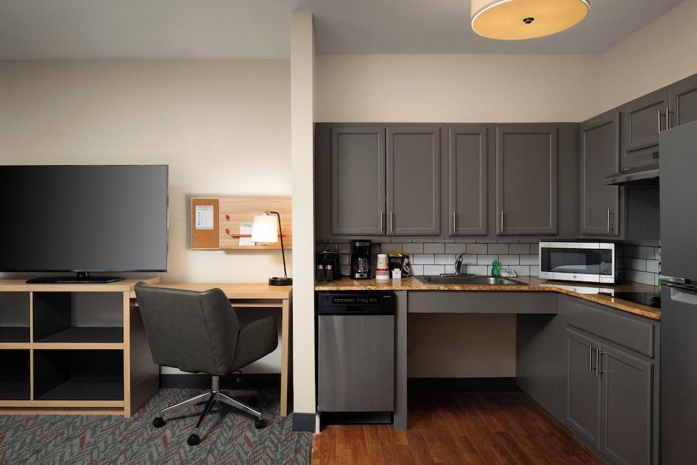 Studio, 1 Queen Bed, Accessible Bathtub (Communications, Mobility) - Photo 1