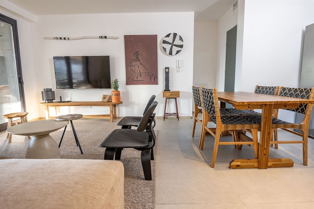 Luxury Apartment, 2 Bedrooms with office
