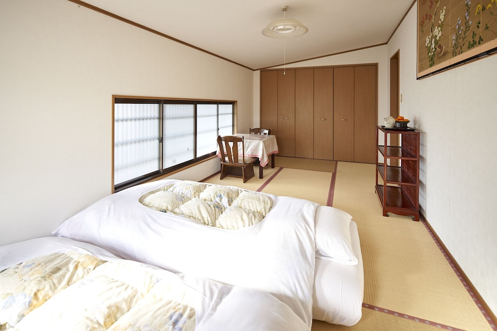 Japanese-style Room (accompanied by 1 Group)