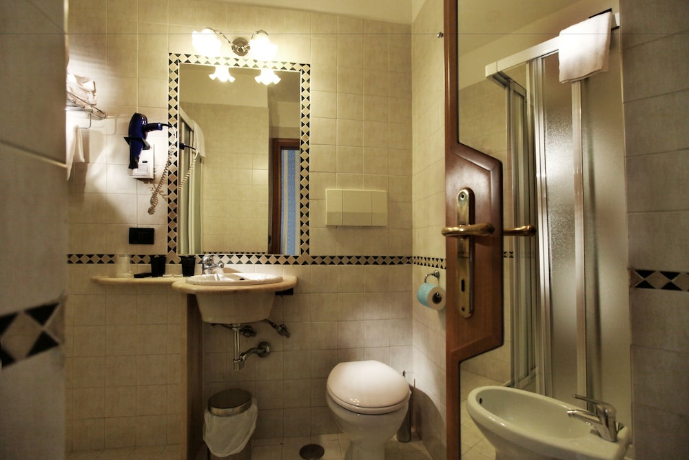 Standard Triple Room photo 3