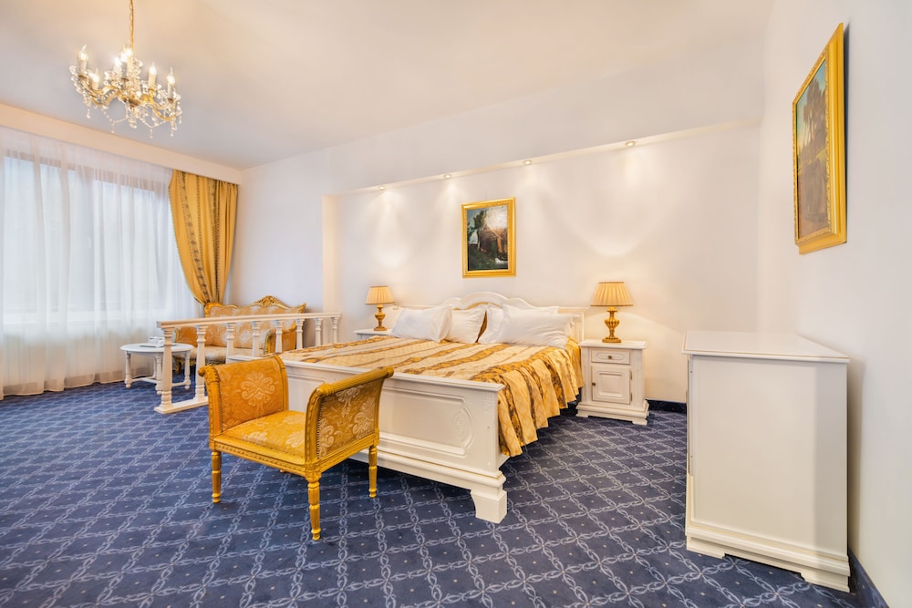 Superior Room, 1 Queen Bed, Balcony photo 3