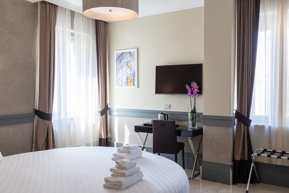 Deluxe Room - Photo 5