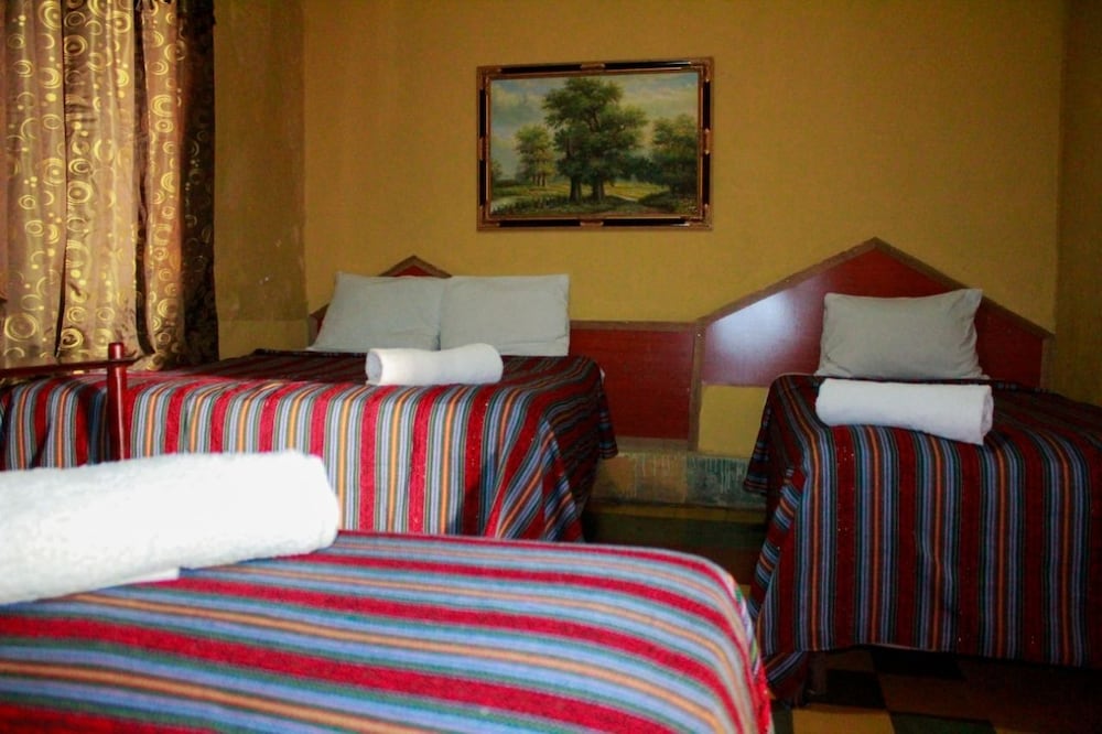 Basic Double Room, 2 Twin Beds photo 3