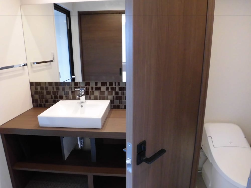 Standard Triple Room, Non Smoking (separate bathroom) photo 2