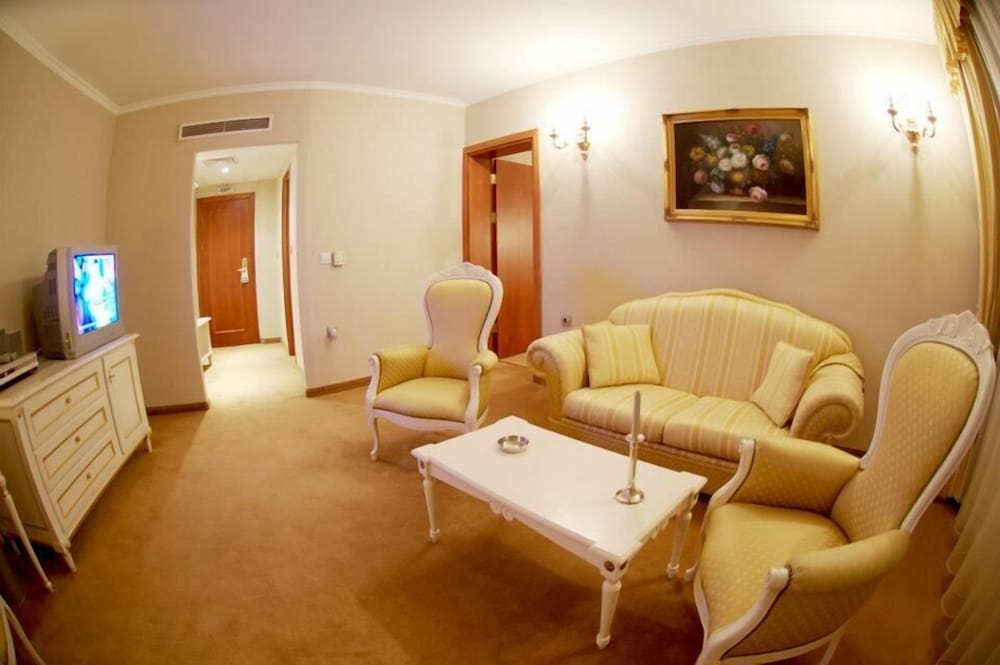 Classic Apartment photo 1