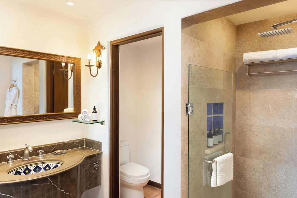 Suite, 1 Bedroom, Oceanfront thumbnail 6