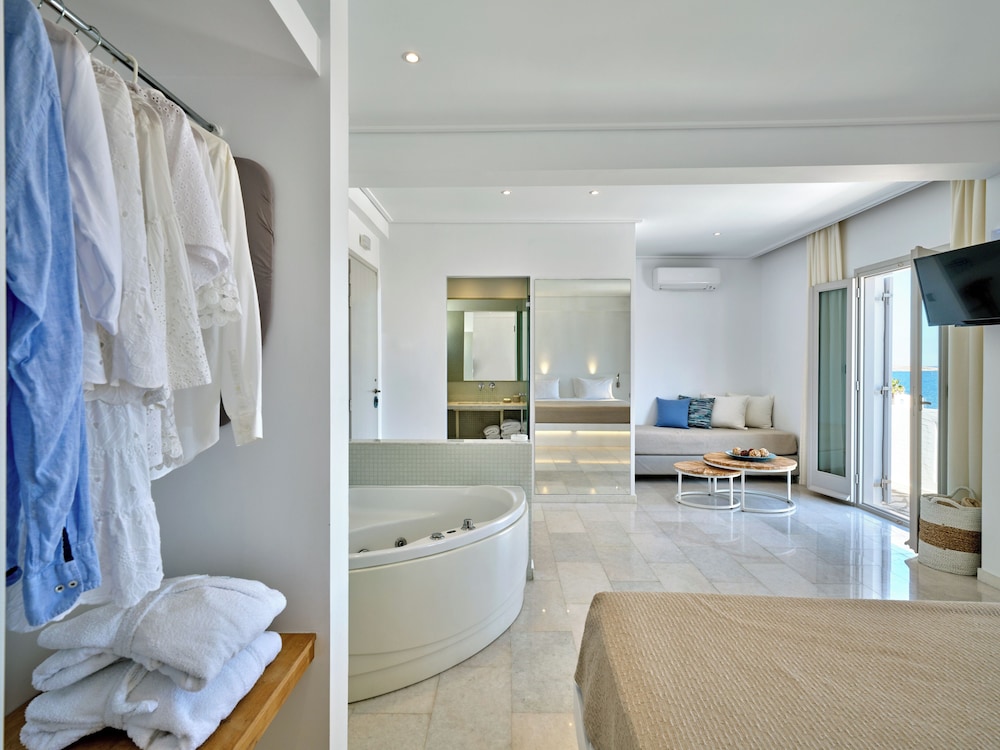 Panoramic Suite (Penthouse) photo 2