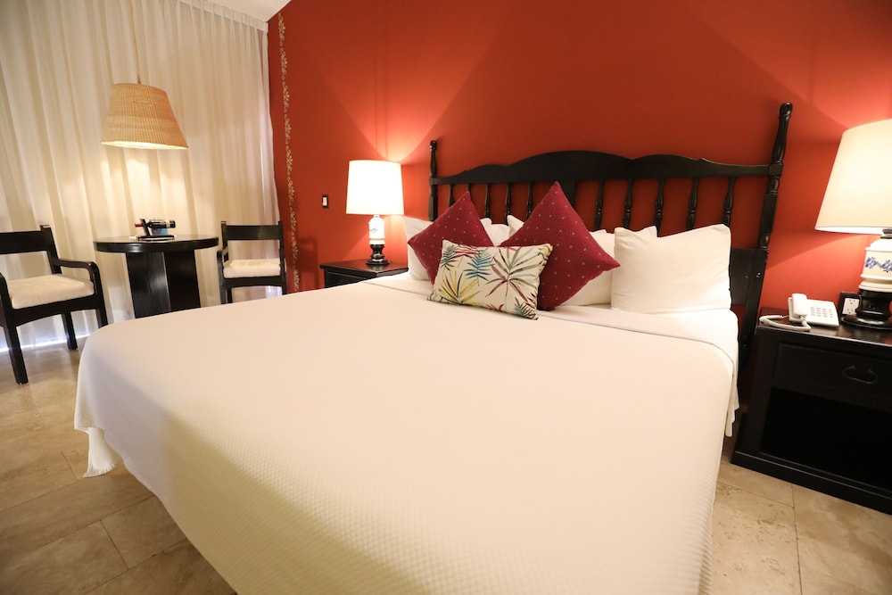 Panoramic Room, 1 King Bed, City View (Plus) - Photo 1