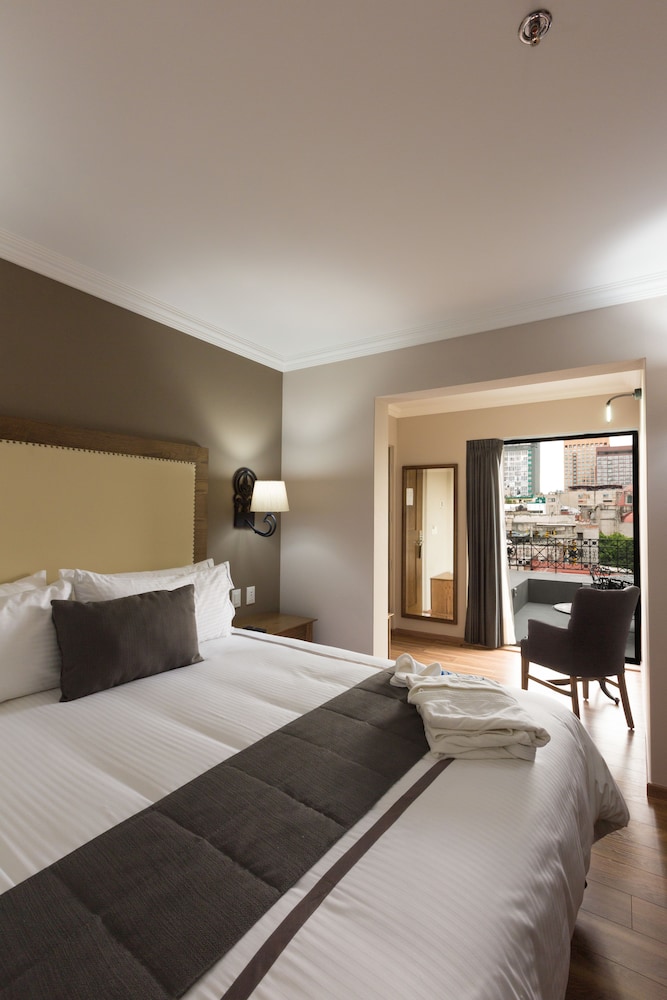 Premier Room, 1 King Bed, City View