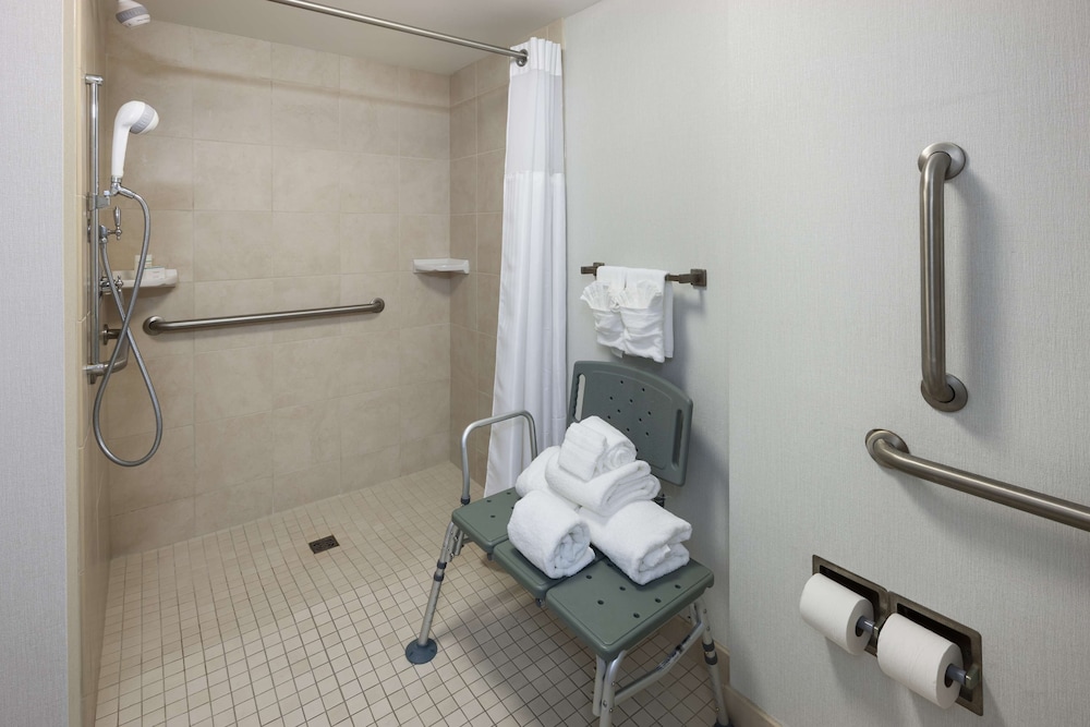 Room, 2 Queen Beds, Accessible - Photo 5