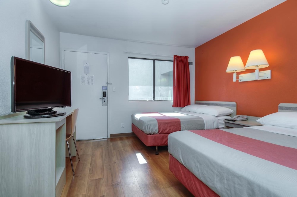 Deluxe Room, 2 Double Beds, Non Smoking, Refrigerator photo 3