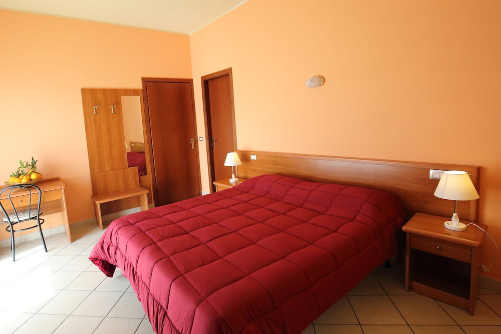 Basic Double Room, Balcony (Mandarino) photo 3