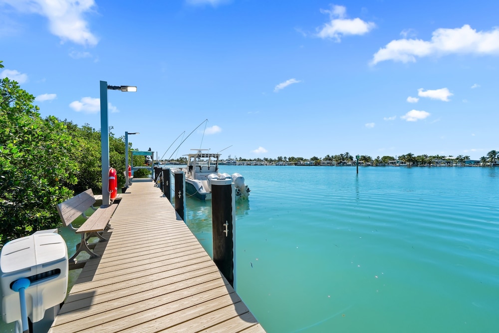 Luxury Seaside Escape ~ Heated Pool w Jacuzzi ~ Elevator ~ Dock ~ Scenic Views, Billede 22