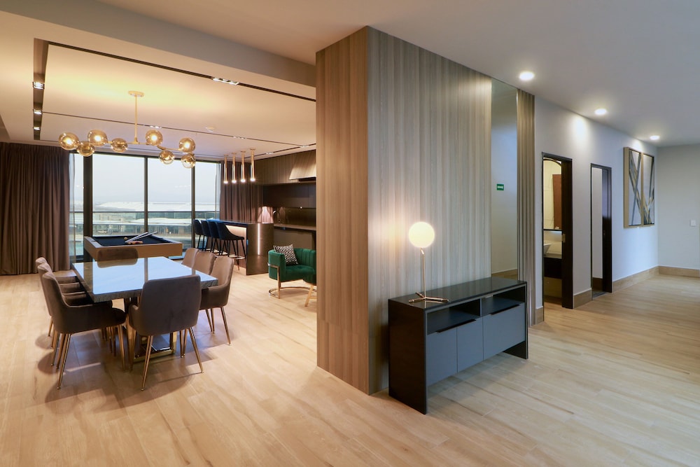Suite, 1 Bedroom (Living Dining Meeting) - Photo 5
