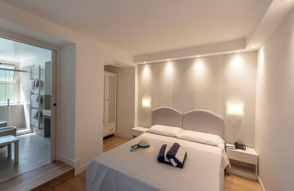 Comfort Double or Twin Room, Balcony, Garden View photo 3
