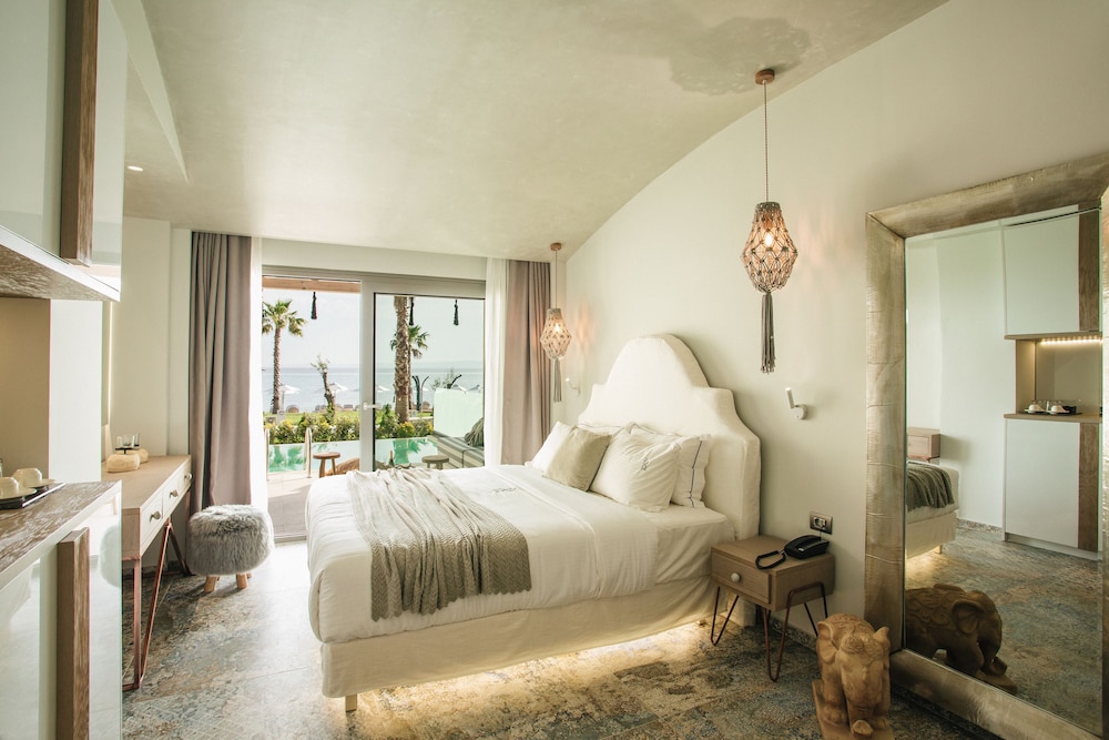 Double Suite, Private Pool, Sea View photo 2