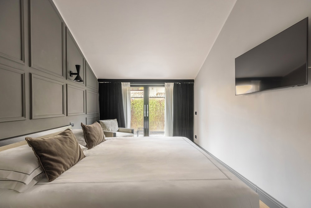 Suite, Jetted Tub