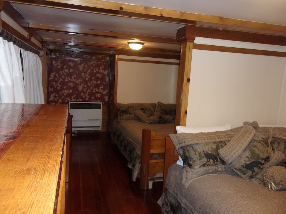 Rustic Loft Cabin photo 1