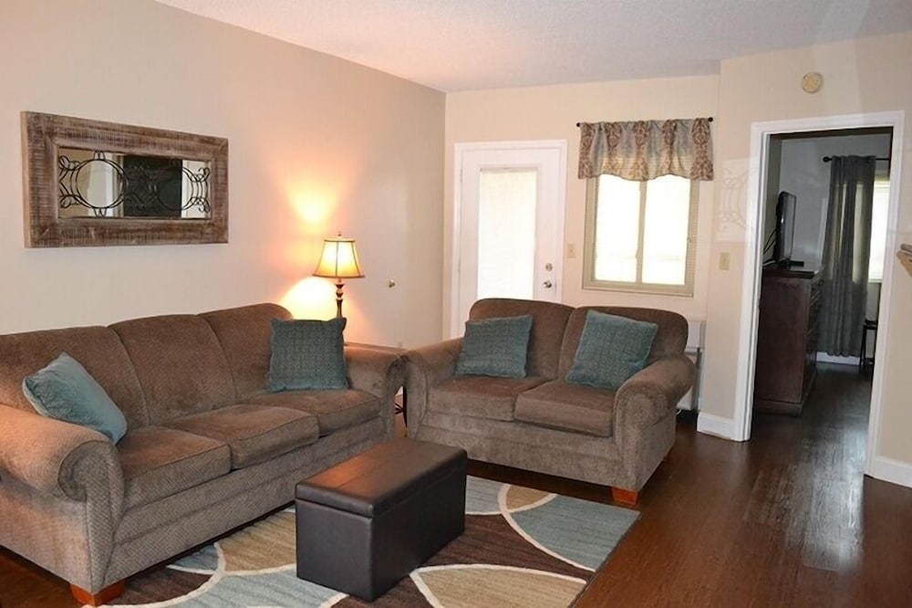 Condo, 2 Bedrooms