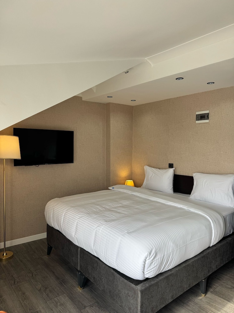 Romantic Studio Suite photo 1