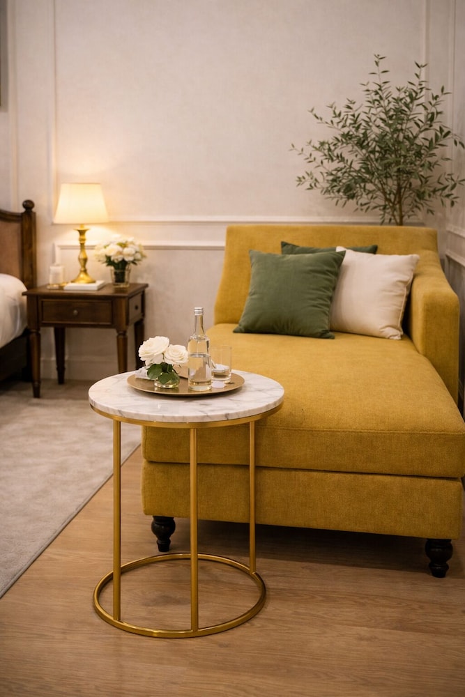 Mustard Suite with Sofa Bed photo 3