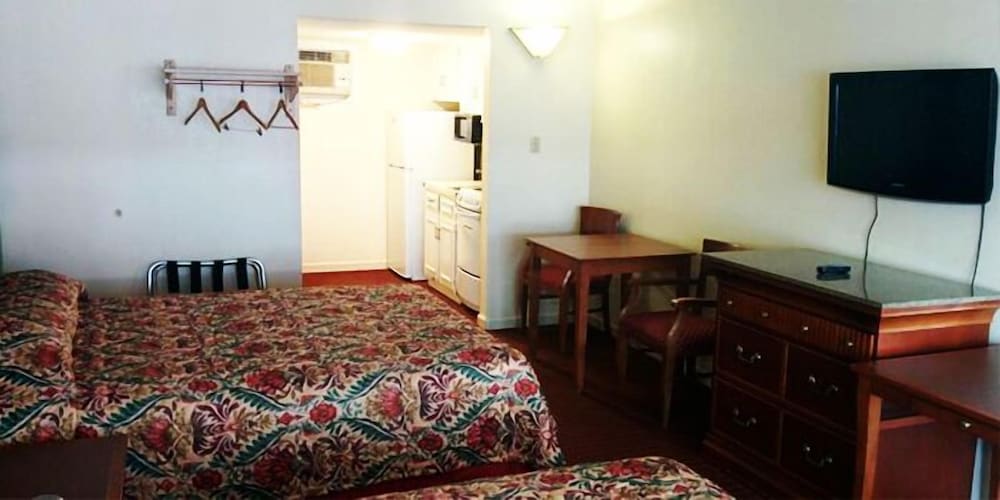 Room, 2 Queen Beds photo 2