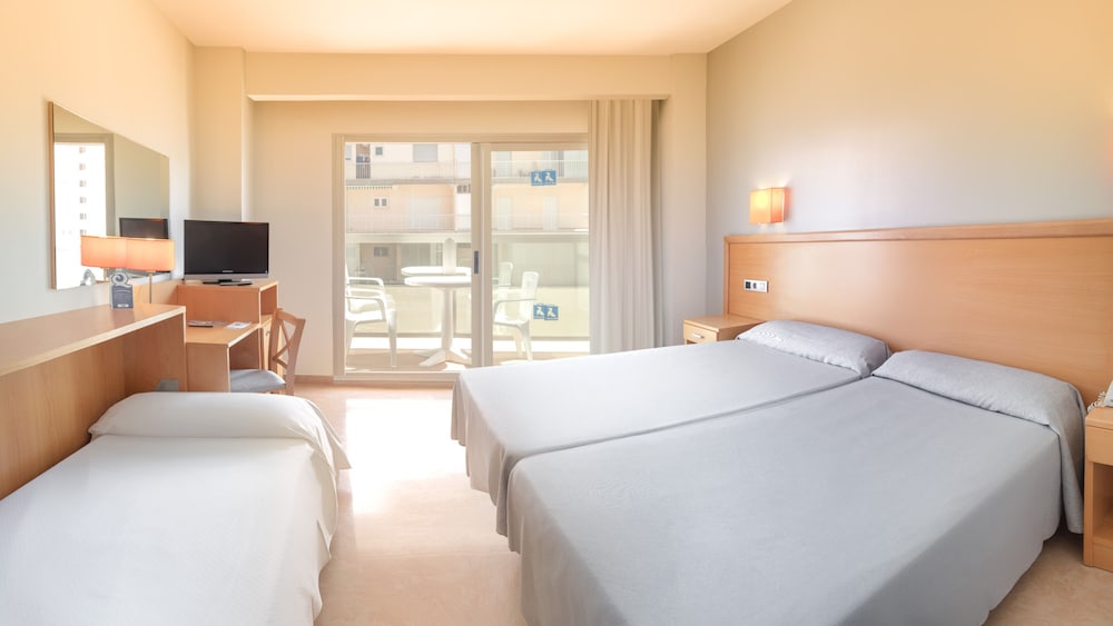 Triple Room, Balcony, City View (3 Adultos)
