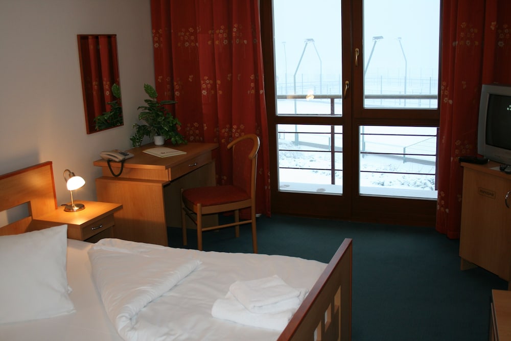 Standard Double or Twin Room, Balcony, Garden View