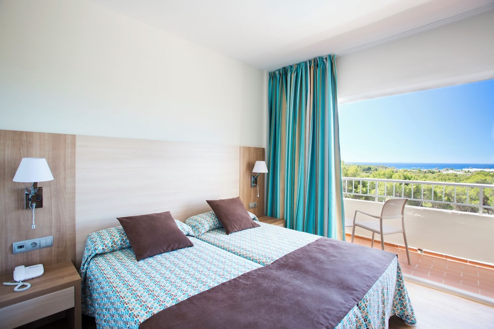 Habitación Premium, Vista a la Piscina (Familiar)