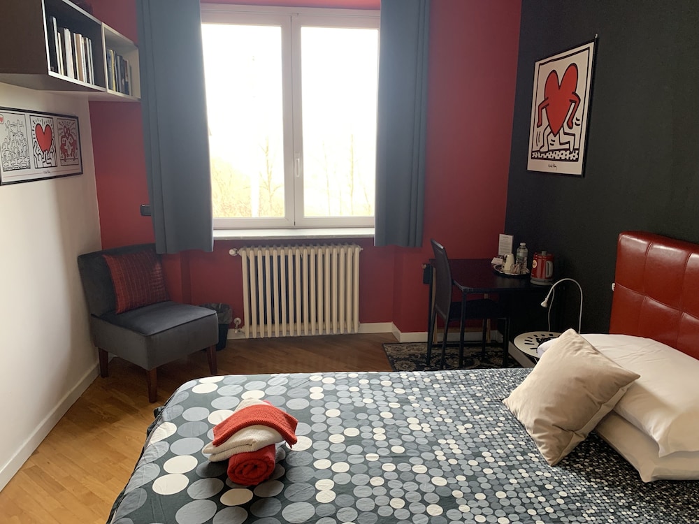 Design Single Room, 1 Large Twin Bed, Pool View photo 1