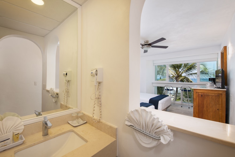 Superior Room, 2 Double Beds, Ocean View, Beachfront - Photo 2