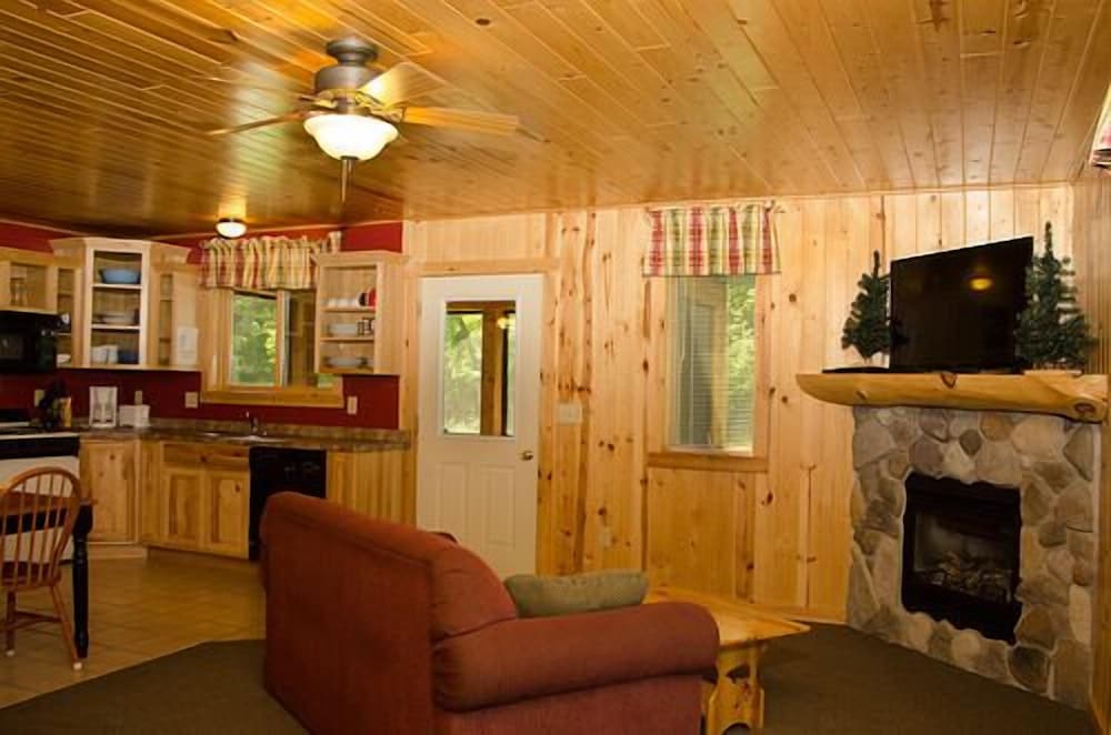 Cabin, 4 Bedrooms (Cabin 18 or 20) photo 2